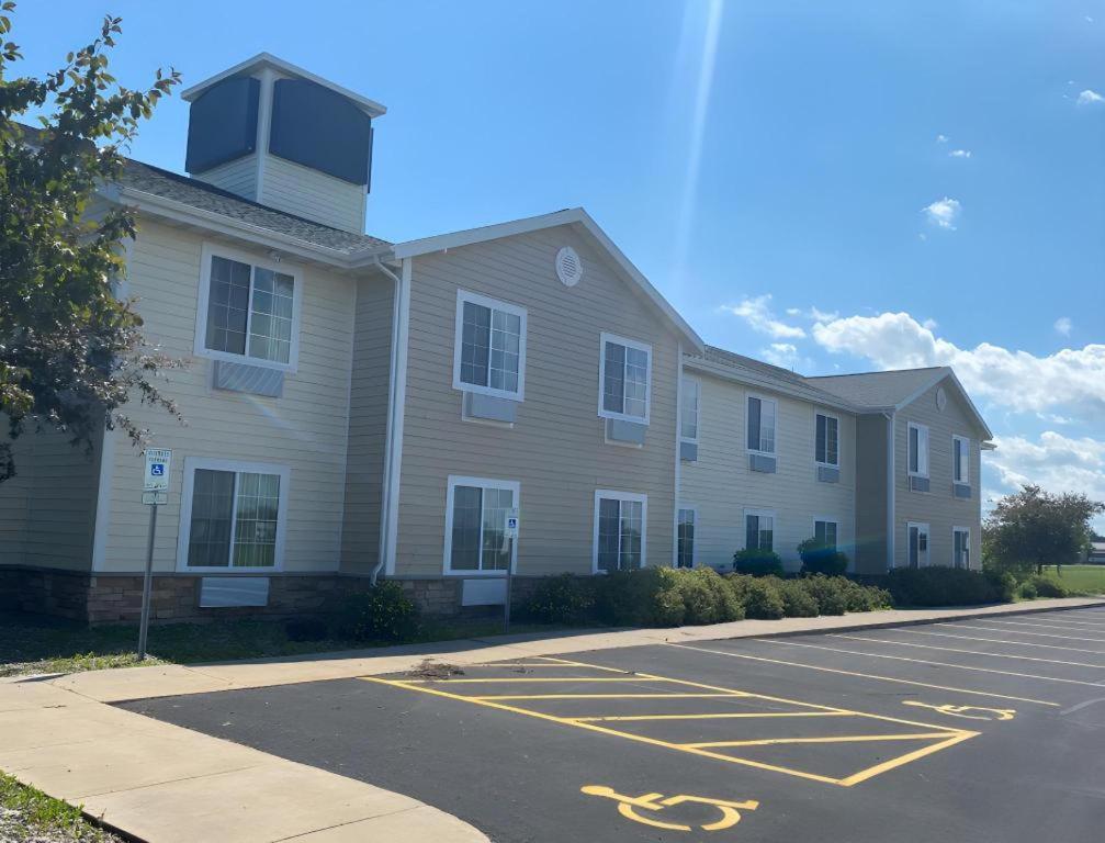 Americinn By Wyndham Oshkosh Exterior foto