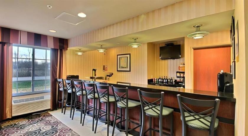 Americinn By Wyndham Oshkosh Exterior foto