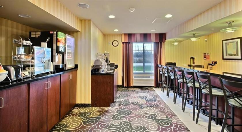 Americinn By Wyndham Oshkosh Exterior foto